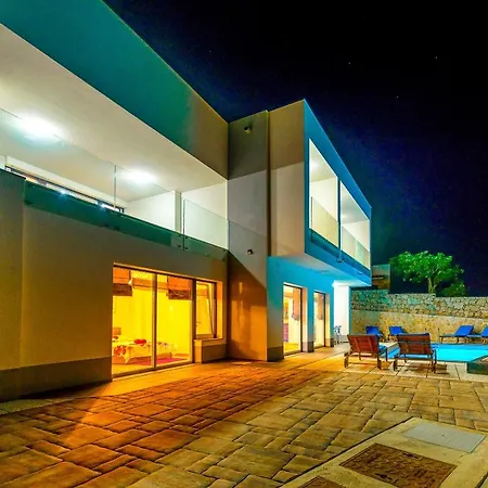 The Secret Diamond Apartment