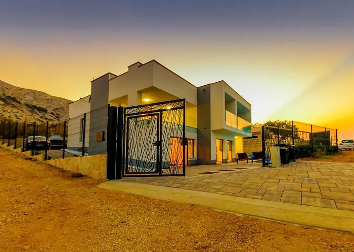 The Secret Diamond Apartment *